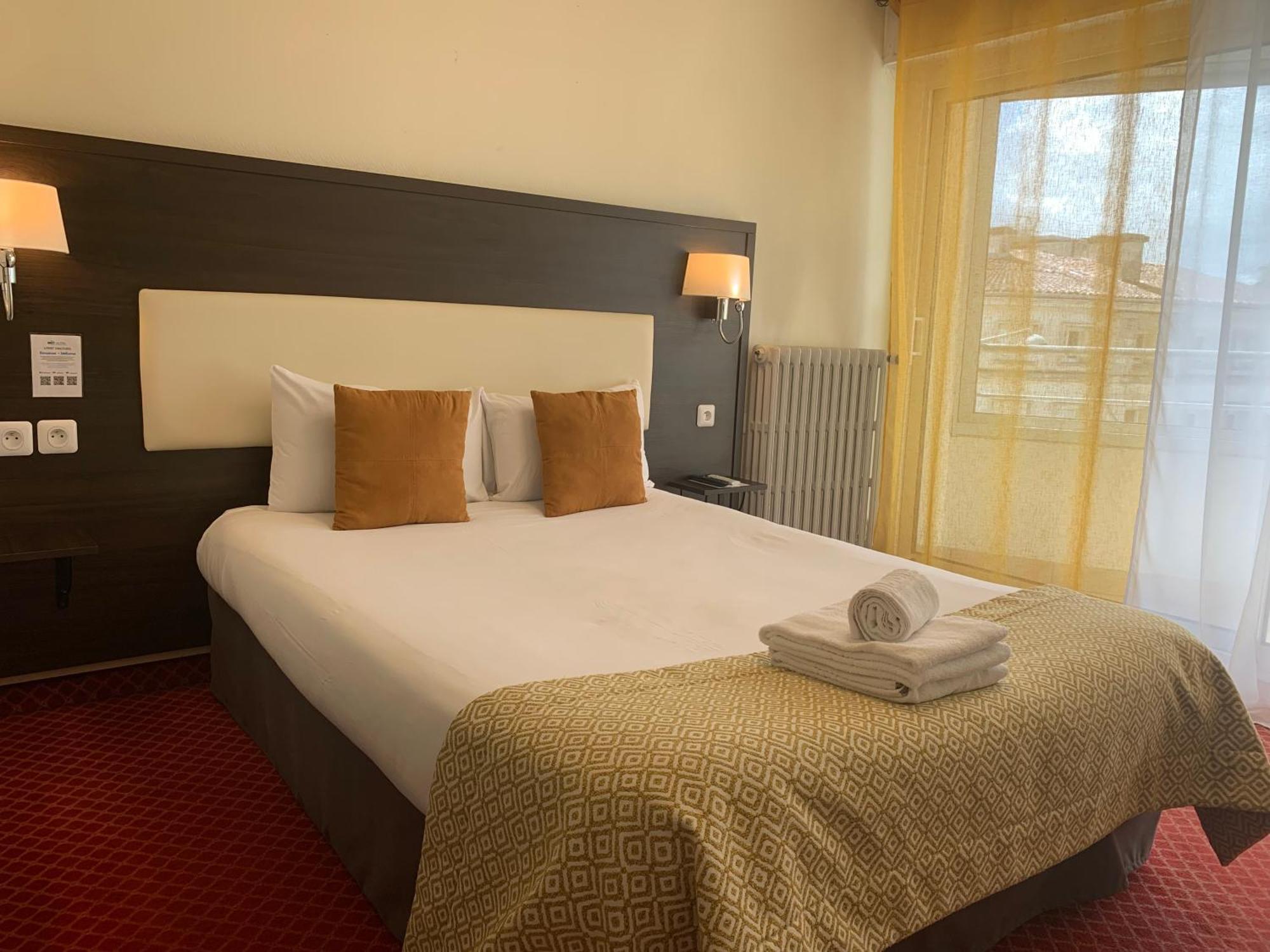 Brit Hotel Bleu Nuit Сент Екстер'єр фото