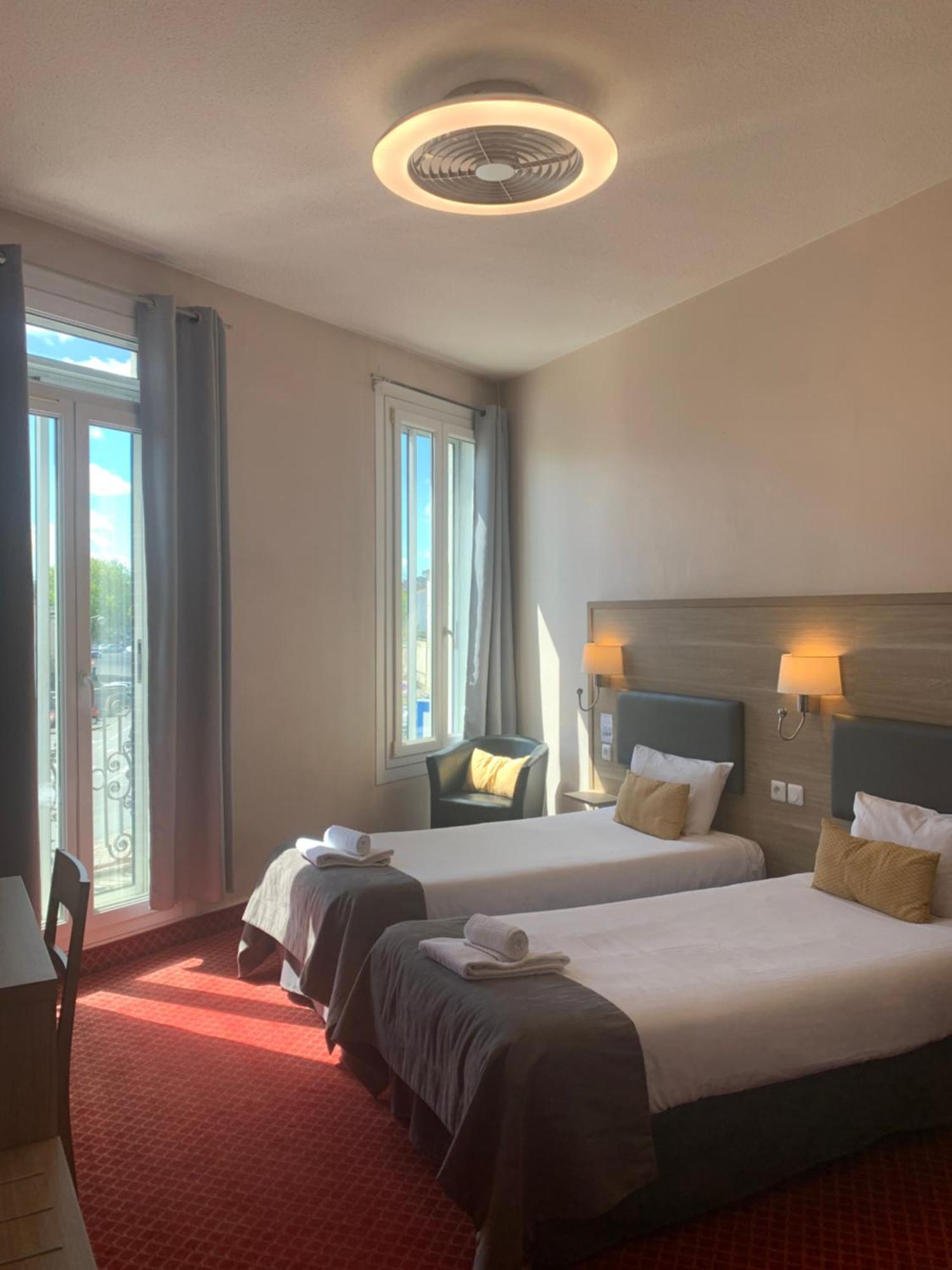 Brit Hotel Bleu Nuit Сент Екстер'єр фото
