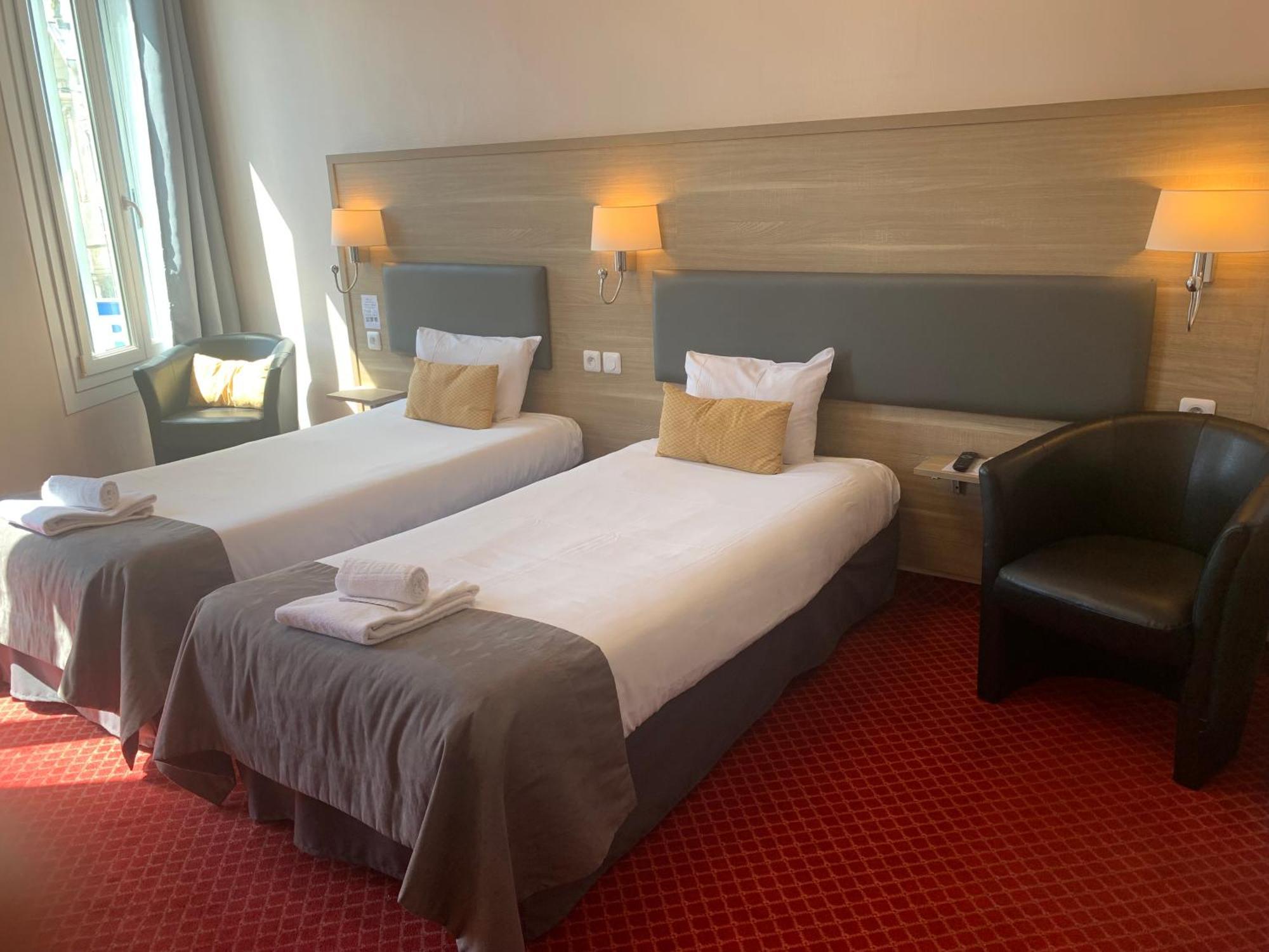 Brit Hotel Bleu Nuit Сент Екстер'єр фото